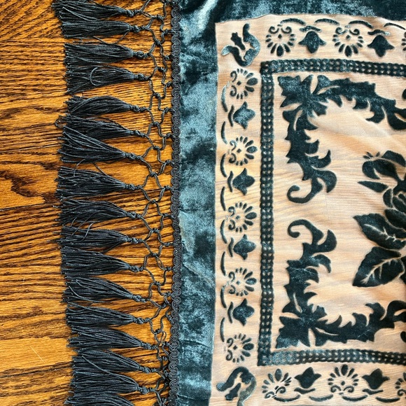 Fringe Kimono style wrap with velvet - Picture 5 of 10